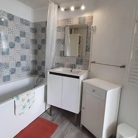 Joli Studio 100M De La Plage Et Du Port Apartman *