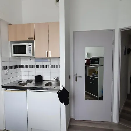 Joli Studio 100M De La Plage Et Du Port Apartman *