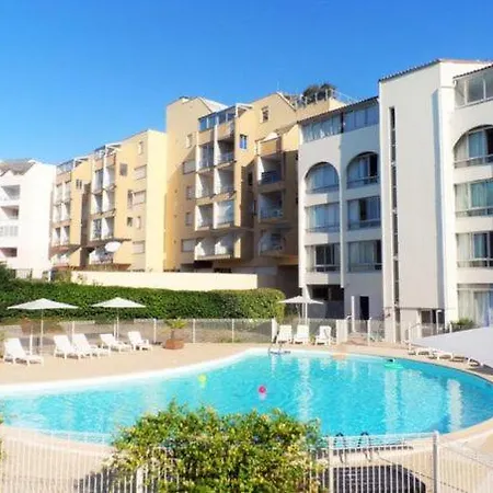 Joli Studio 100M De La Plage Et Du Port *